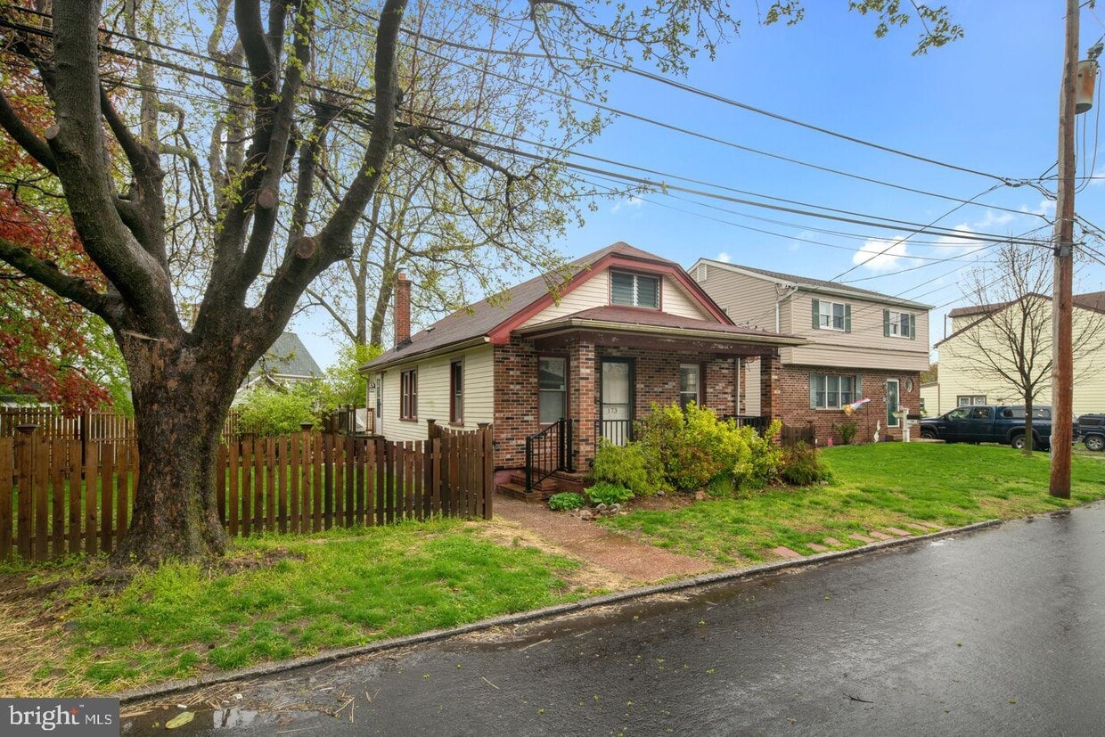 Primary Photo - 173 Maple Ave