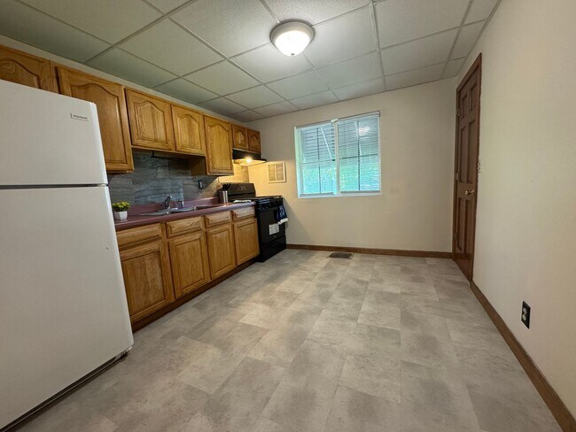 Building Photo - Is This Love? Cozy 2 Bed, 1 Bath Home with...