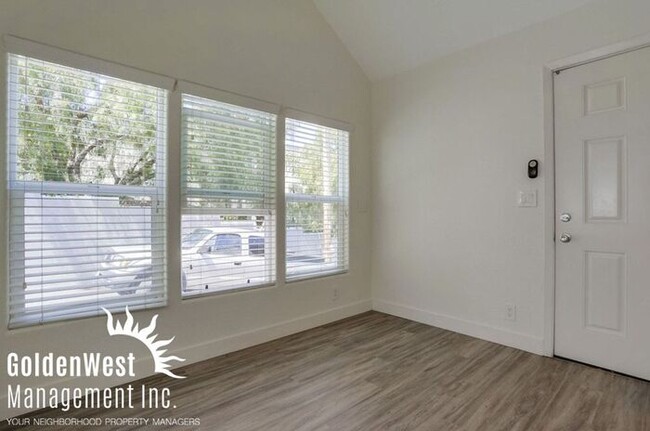 Foto del edificio - 1624 N Coast Hwy 101