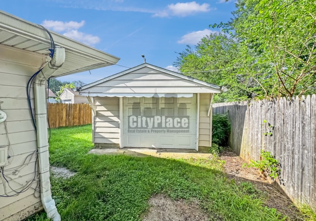 Photo - 3060 Midvale Dr, Indpls IN 46222 House
