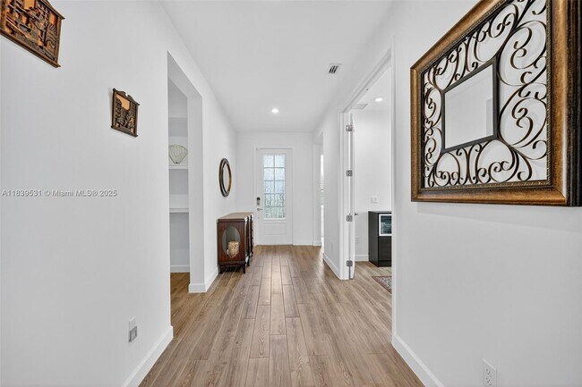 Building Photo - 10407 SW Aquila Wy