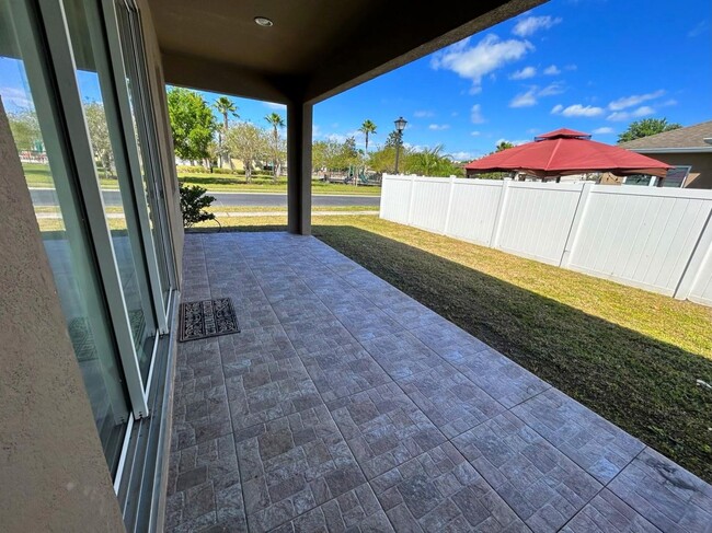 Building Photo - Beautiful 3 Bedroom 2 Bathroom