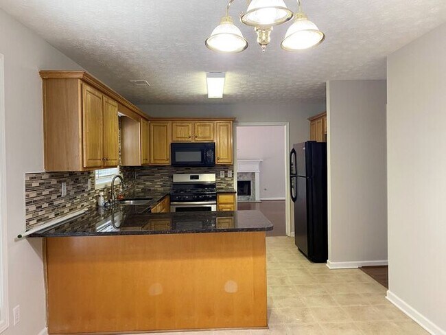 Building Photo - Large home with finished basement