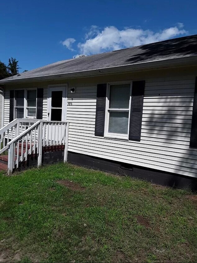Primary Photo - 496 Lancaster Creek Rd