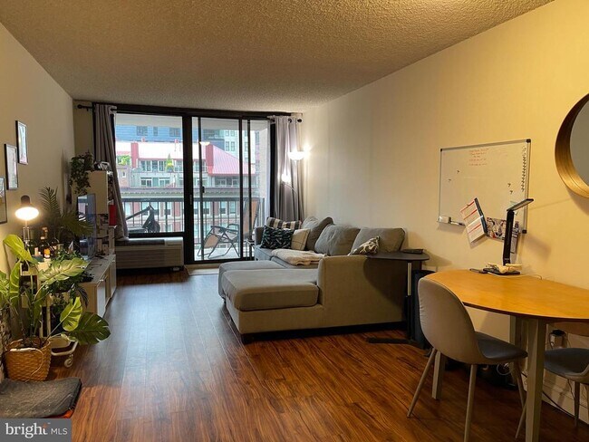 Foto del edificio - 241 S 6th St