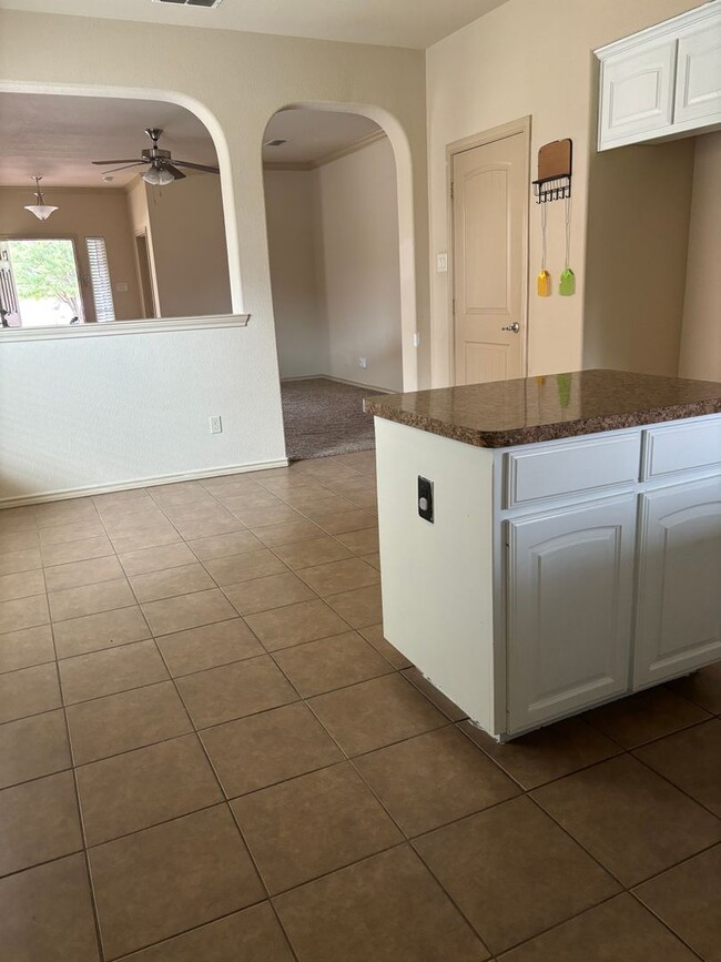 Foto del edificio - 4/2/2 HOUSE-EMSISD Move in ready! Pet frie...