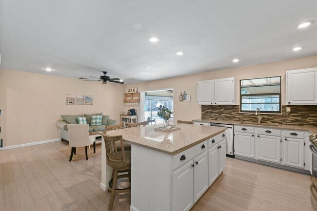 Building Photo - 15739 75th Way N