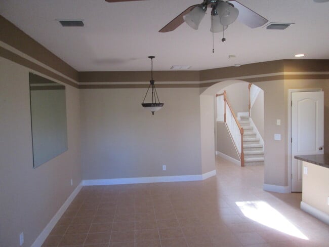 Building Photo - 766 Ventura Dr