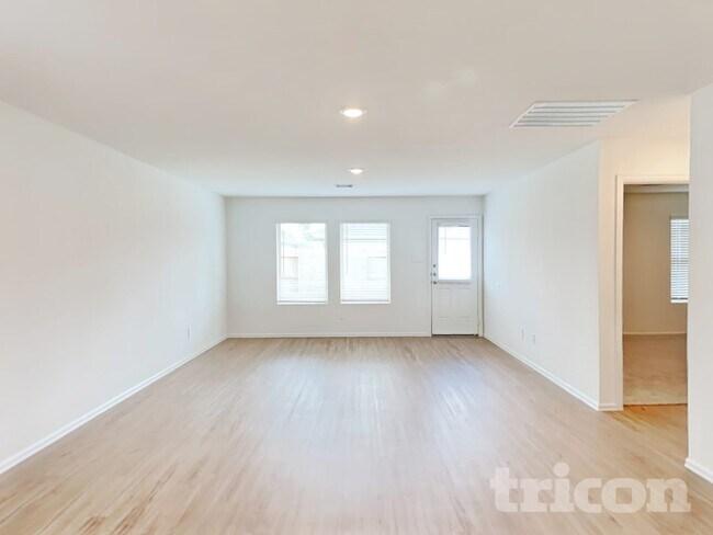 Foto del edificio - 3214 Holly Stokes Wy