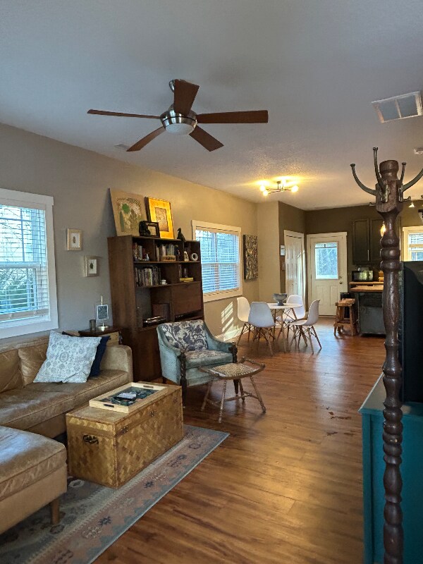 Foto del edificio - 2 Mill Creek Loop