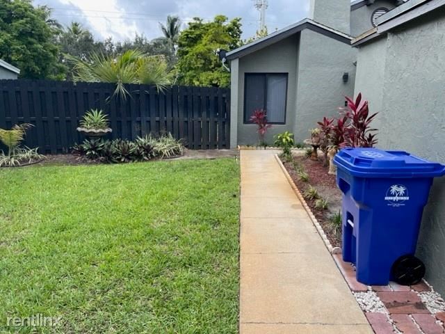Building Photo - 3 br, 2 bath House - 2440 SW 83rd Ter