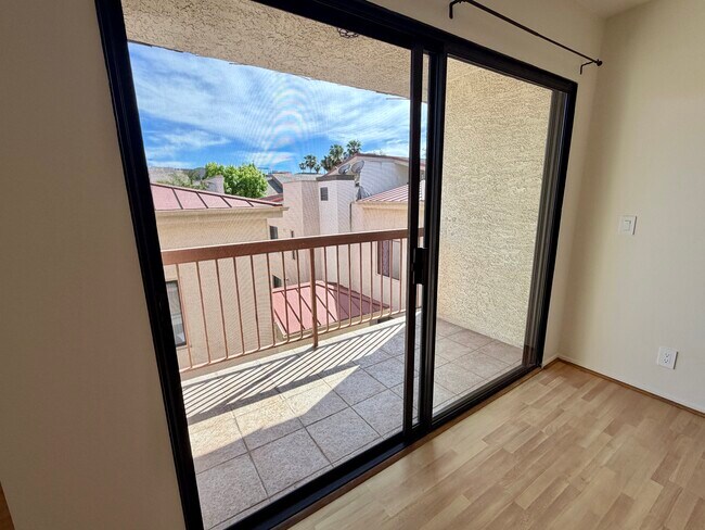 Foto del edificio - 1134 Campbell St