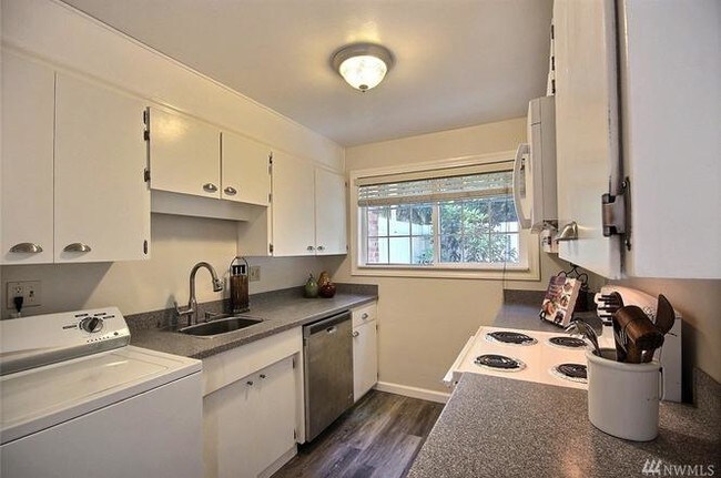 Building Photo - 12211 SE 59th St