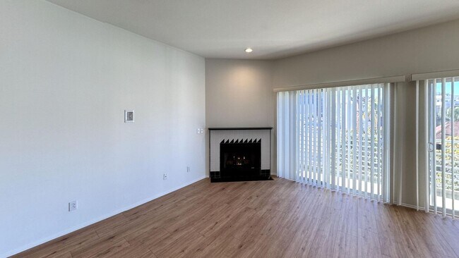 Building Photo - 127-133 S. Flores St.-4E