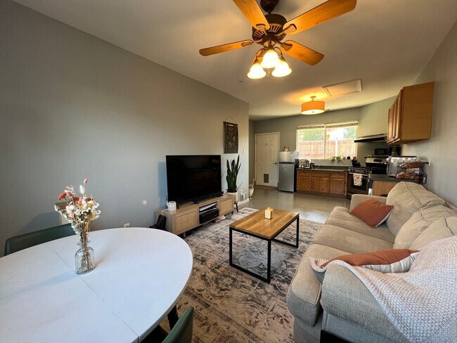 Building Photo - 1 br, 1 bath House - 217-B Needles Way