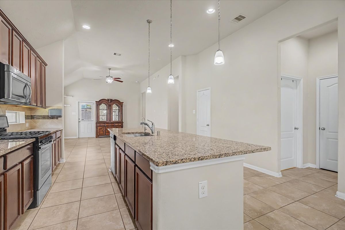 Foto del edificio - 3834 Raintree Village Dr