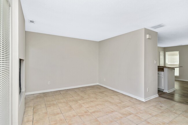 Foto del edificio - 213 Thalia Trace Dr