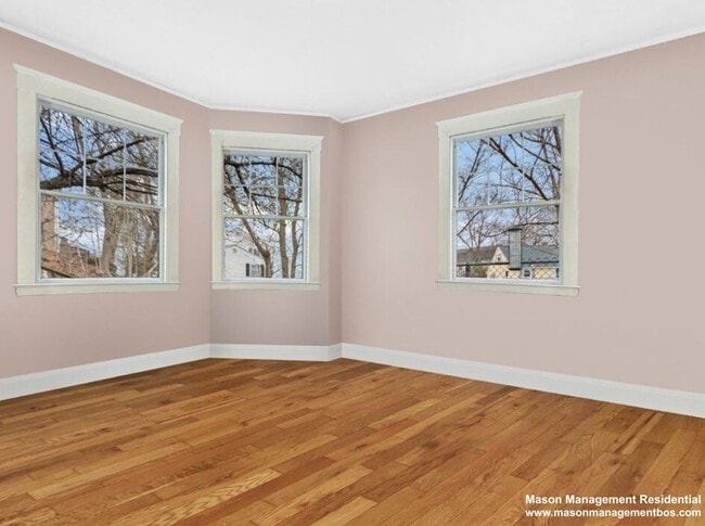 Foto del edificio - HALF FEE! Massive Apt w 1 Parking Spot Inc...