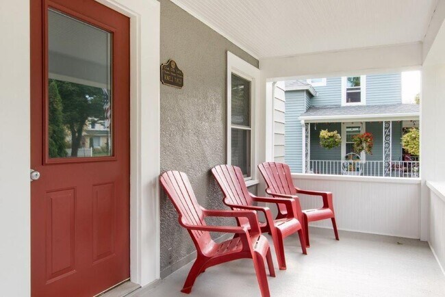Foto del edificio - 1300 Dodge St