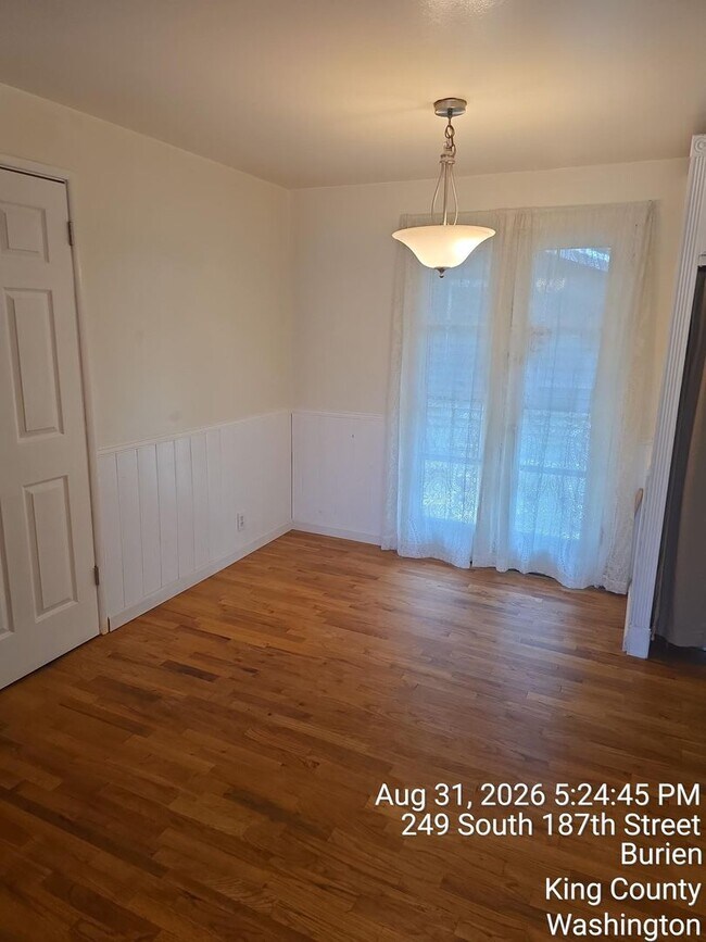 Foto del edificio - 249 S 187th St
