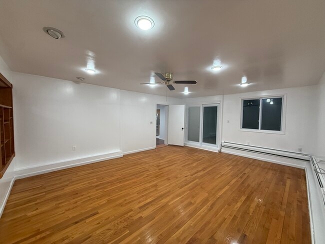 Building Photo - 7 Charles St