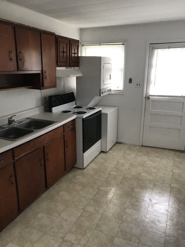 Cocina - 48 Buttonwood Ave