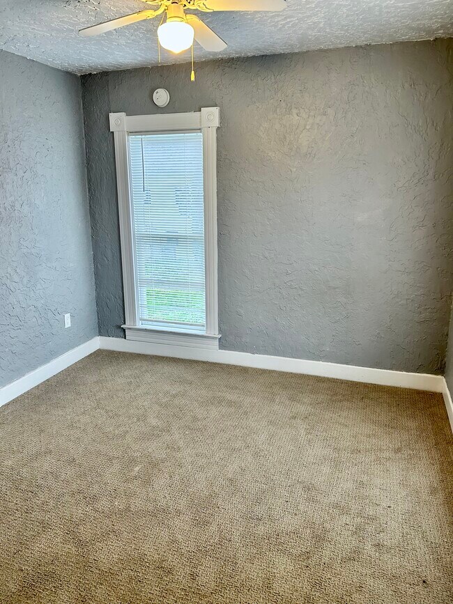 Foto del edificio - 323 1st Ave S