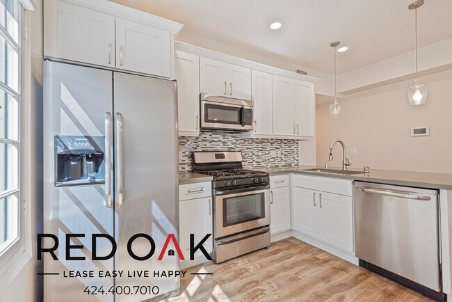 Foto del edificio - ~2 Weeks FREE~ Gorgeous Two Bedroom with S...