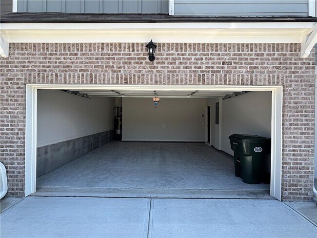 Foto del edificio - 219 Stoneybrook Dr