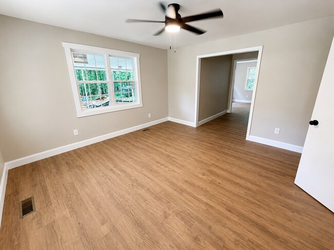 Foto del edificio - 631 Medlin Rd NW