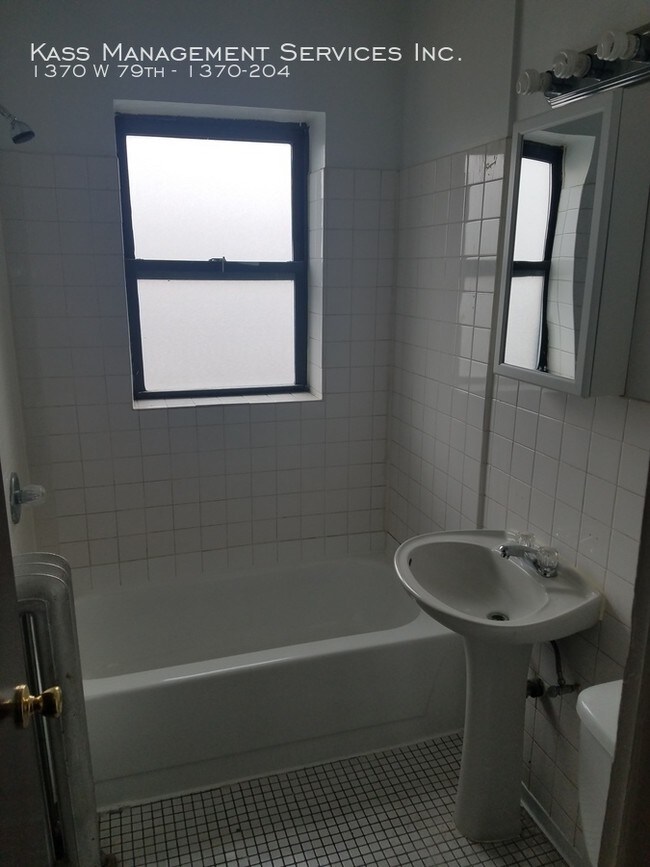 Building Photo - 1370 W 79th St