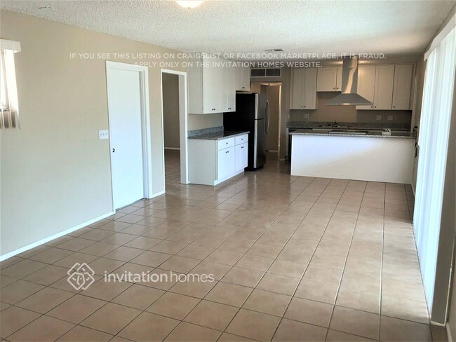 Building Photo - 3409 W Poinsettia Dr