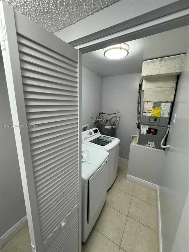 Foto del edificio - 5820 NW 17th Pl