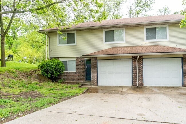 Foto del edificio - 4501-4503 Millbrook Dr.