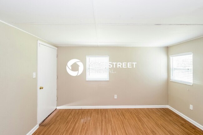 Foto del edificio - 3 Bedroom Pet-Friendly Home in Jacksonville, FL with Main Street Renewal