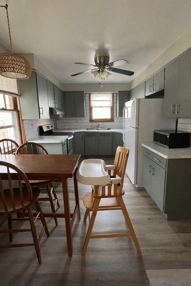 Building Photo - 1410 10th St S