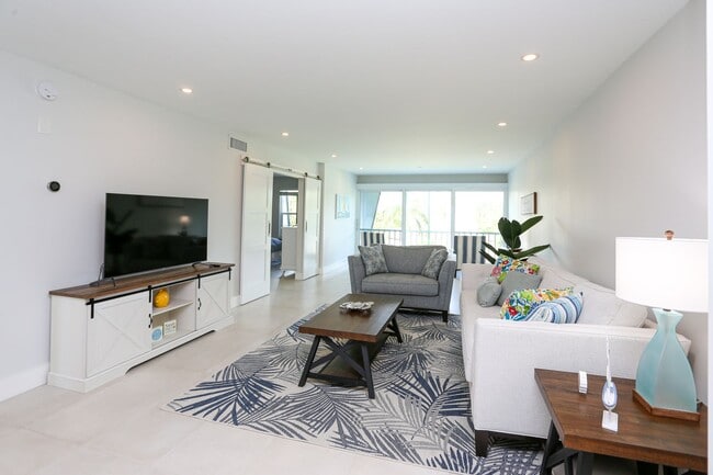 Building Photo - ***NEWLY RENOVATED***2 BEDS/2 BATHS***PARK...