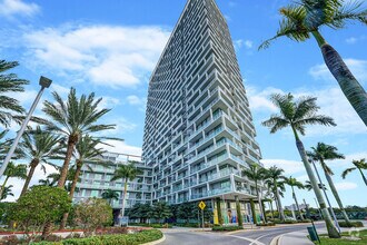 Building Photo - 2000 Metropica Wy