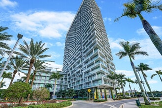 Building Photo - 2000 Metropica Wy