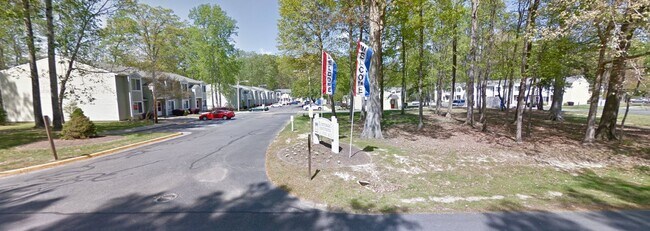 Building Photo - 100 Rivermeade Ct