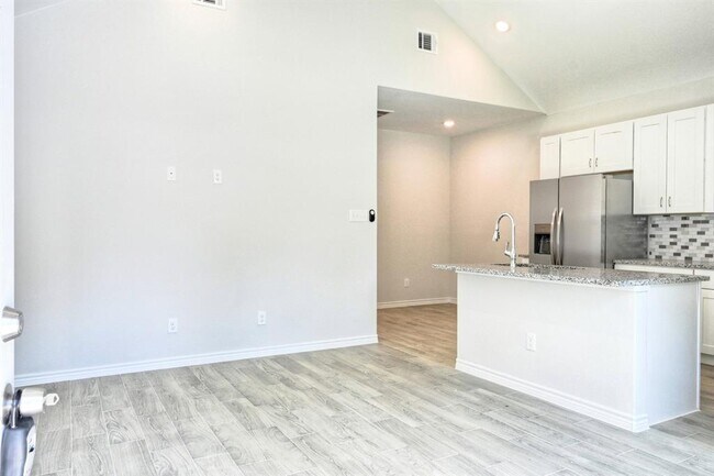 Building Photo - 9824 Arbor Oak