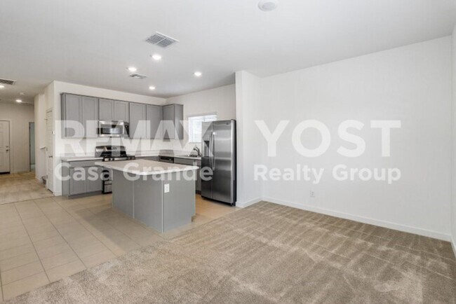 Foto del edificio - Big Space, Big Backyard, Big Move in special!