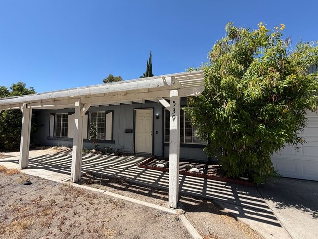 Building Photo - 539 Hidalgo Ave