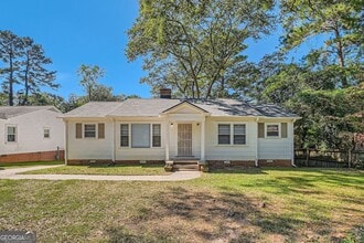 Building Photo - 3043 Cloverhurst Dr