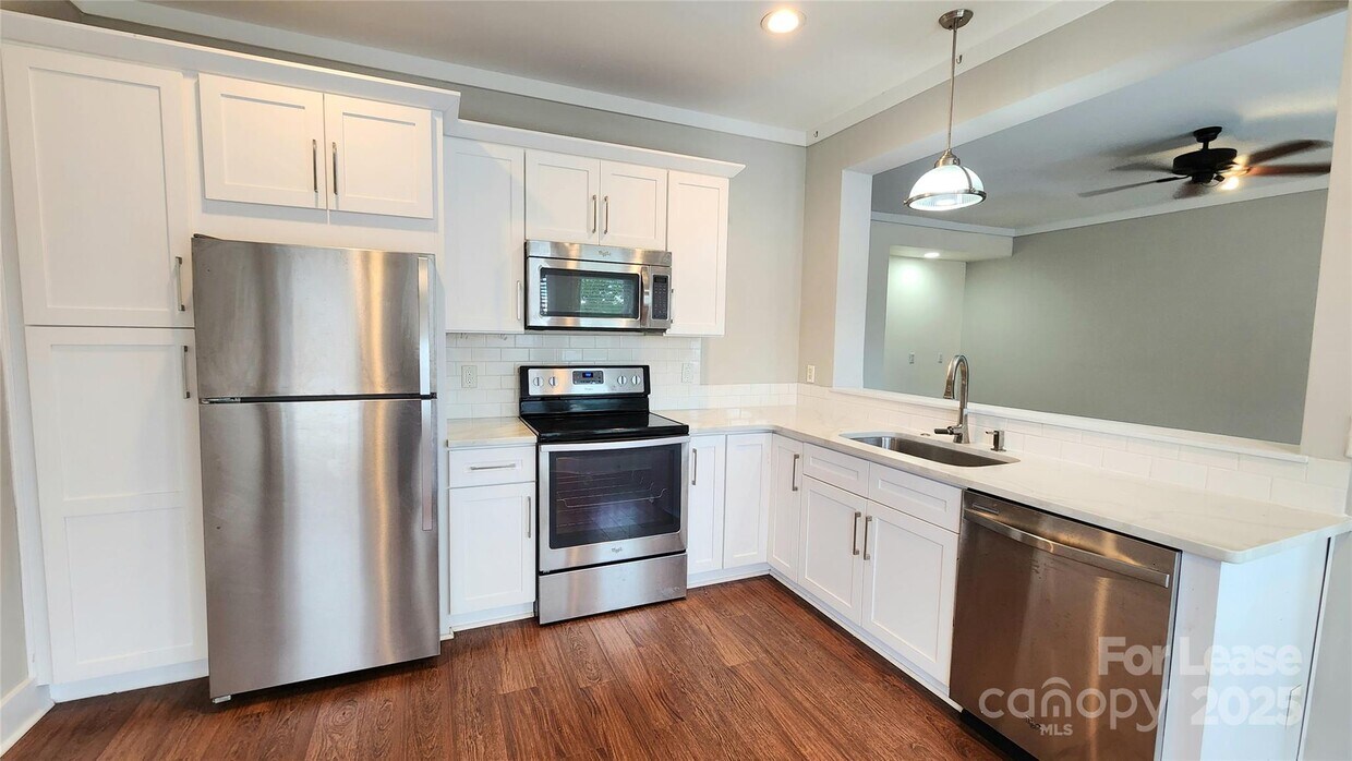 Foto principal - 429 Windsor Gate Dr