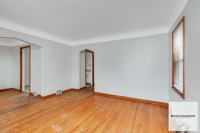 Foto del edificio - ~ 3 BEDROOM 1 BATH BUNGALOW SECURTIY DEPOSIT SPECIAL ~$500