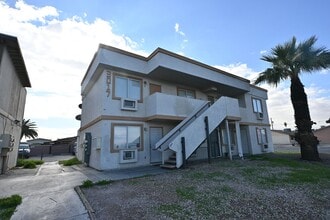 Building Photo - 3017 E Carey Ave