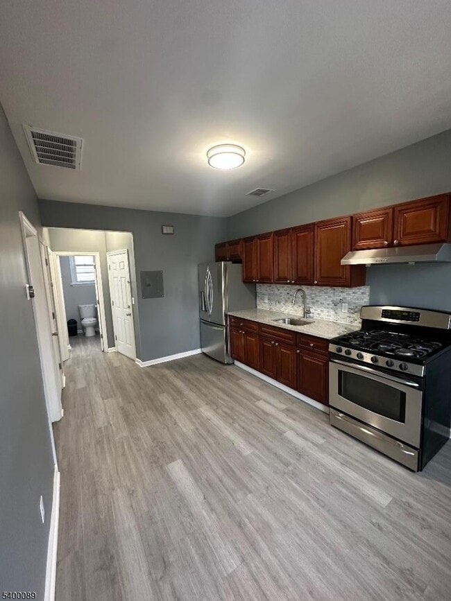 Foto del edificio - 255-257 E 16th St