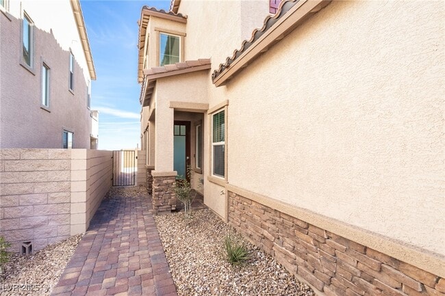 Building Photo - 8142 Skye Vineyard Dr