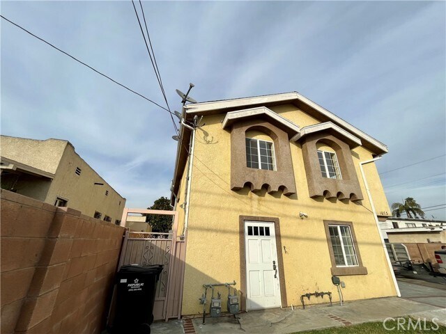 Building Photo - 1073 W 112th St